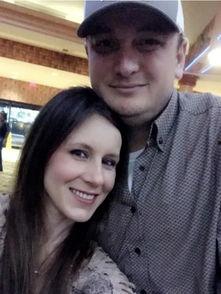 夫妻路边吃瓜图片